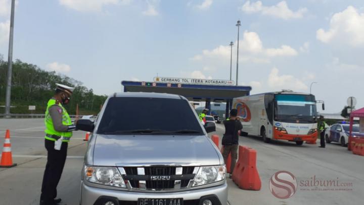 Direktorat Polda Lampung Lakukan Penyekatan di Sejumlah Titik Tol